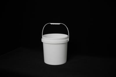 China 5 Gallon Plastic Storage Bucket with Handle and Lid for sale