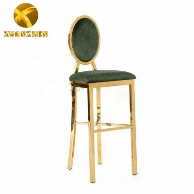 中国 Modern Bar Furniture Gold Stainless Steel Umpire Chair Green Fabric Bar Chairs Modern Style Design Bar Stools For Hotel 販売のため