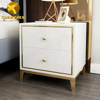 China Modern White Wooden Bedside Cabinet Bedroom Furniture Modern Nightstand Bedside Table With Drawers à venda