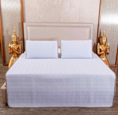 China Foldable Cooling Instantly Feel Natural Latex Mattress Cooling Topper for sale