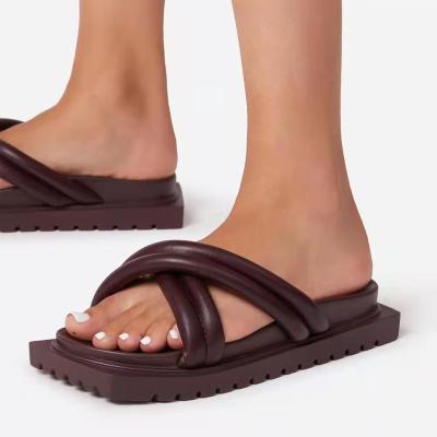 China 2022 Fashion Trend New Couples Non Slip Beach Slides Ladies Women Shoes Fashionable Designer Women Slippers for sale