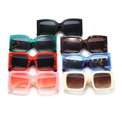 China 2022 New Arrival 100% UV400 Protection Fashion Sunglasses Lenses Shape Sunglasses Women for sale