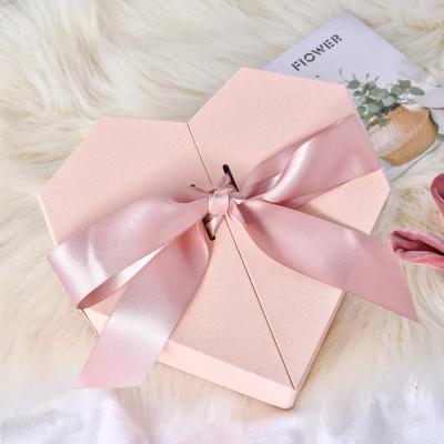 China Recycled Materials Customized Design Heart Shaped High Quality Paper Gift Boxes For Flower Package for sale