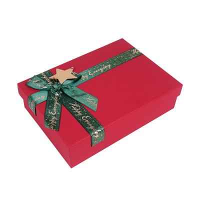 China High Quality Recyclable Red Color Christmas Wrapping Green Ribbon Wedding Gift Box Packaging for sale