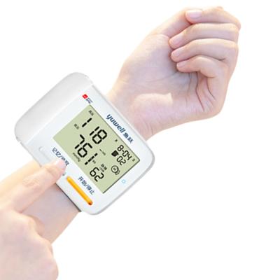 China Factory supply yuwell sphygmomanometer portable digital blood pressure monitor blood pressure measurement for sale