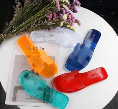 China Hot Selling Outdoor Summer 2022 Fashion Trend Designer Brand Ladies Open Toe Flat Shoes Slide Sandals Women Transparent Jelly Slippers for sale