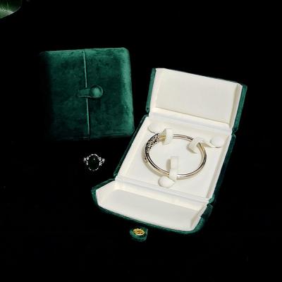 China Durable White Color Velvet Necklace Gift Box Necklace Packaging Box Velvet Necklace Box for sale