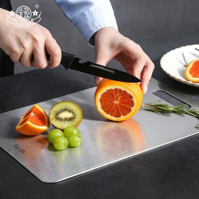 China Sustainable Kitchen Chopper 304 Stainless Steel Non Slip Cutting Board With Hanging Hole for sale