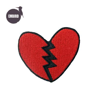 China Handmade Wholesale Embird Broken Heart Red Heart Patch Embroidered Patch Iron On / Sew On Applique for sale