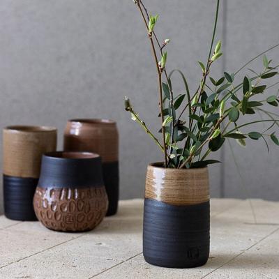 China New Arrival Bulk Two Tone Vintage Style Home Decor Flower Eco-friendly Rustic Indoor Living Room Ceramic Vase for sale