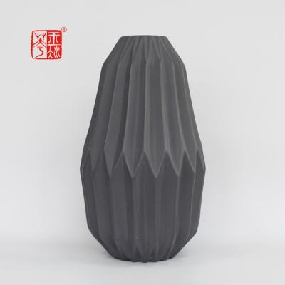 China Minimalist 4pcs/carton, Antique Stocklot Origami Art Flower Vase, Home Decoration Ceramic Vases for sale