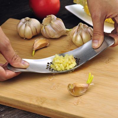 China Factory Price Sustainable Fruit Vegetable Stainless Steel Tool Ginger Garlic Presses High Quality Press Crusher for sale