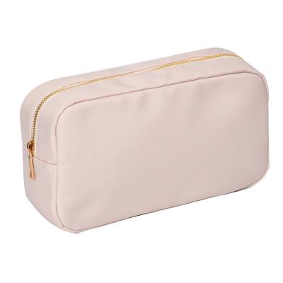 China Wholesale Fashionable Waterproof Nylon Fabric Toiletry Makeup Bag Customized Cute Customized Logo Patches Cosmetic Bag for sale