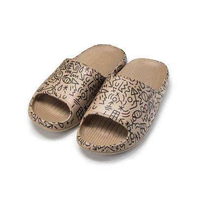 China CUSHIONING Custom Made Lightweight Rubber Anti-skid Slipper Summer Soft Outsole Slippers Fashion Bath Man Slippers And Sandals For Men for sale