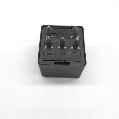 China Black AgSnO2 Waterproof Car Relay 4 Pin 40A Waterproof Car Relay With Plastic Bracket for sale