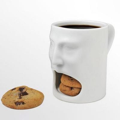 China Sustainable Custom Funny Face Shape Coffee Mug With Cookie Layer for sale