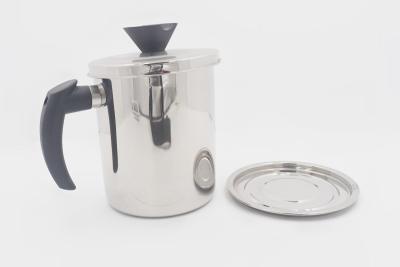 Κίνα 1.3L Cooking tools stainless steel oil pot with strainer multifunctional grease filter προς πώληση