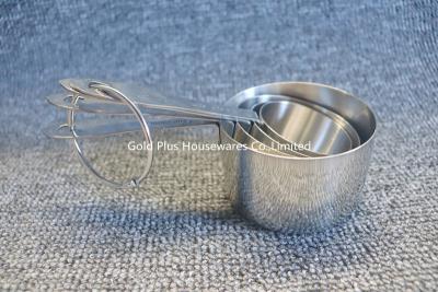 中国 4 pcs Best quality baking tool liquid measuring cup set stainless steel stackable and nesting measuring set 販売のため