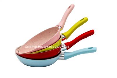 Cina Home kitchen cooking omelette fry pan cookware set 12cm small size mini aluminum non-stick frying pan in vendita