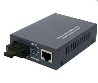 Cina 1000M Fiber Ethernet Media Converter SFP Fibra ottica a Ethernet Converter in vendita