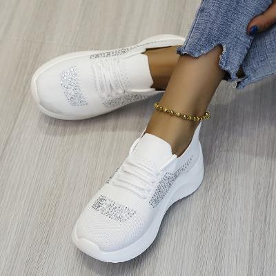 China Fashion trend sports shoes women's casual flat shoes fashion flat heels women's sports breathable shoes for women new styles for sale