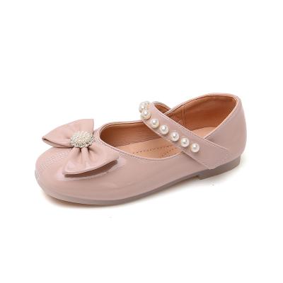 China Girls Round Shape Popular Children's Flat Girls Shoes Casual Glitter Butterfly Flower Material Round Toe Soft Insole Shoes For Kids for sale