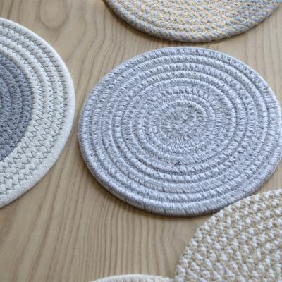 China Heat Insulation Sustainable Yarn Woven Oval Table Mats And Pads Set Hot Promotion Eco-friendly Nordic Style Cotton Rope Area Mats for sale