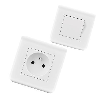 China China manufacture good quality CB CE switch home lightweight remote control socket with 2usb ports for homes for sale