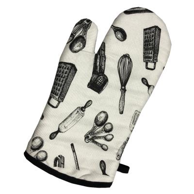 China Checked Printed Oven Glove With Personality Design Good Quality Custom Oven Glove for sale