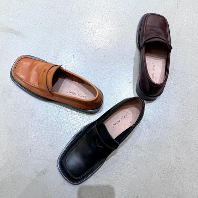 China Deodorization moccasin leather soft sole driving shoes women high quality walking style shoes middle age mammy work shoes for sale