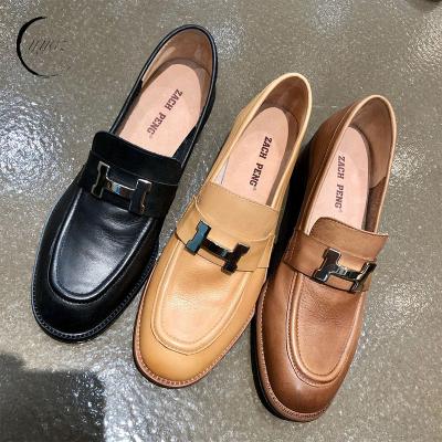 China Waterproof toe tone genuine leather loafer for women flat shoes with leather upper and lining for sale