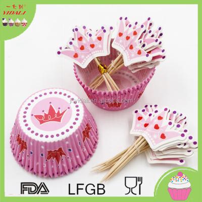 China High Quality Dessert Paper Cups Food Grade Fashion Baking Mold Cupcake With Picks for sale