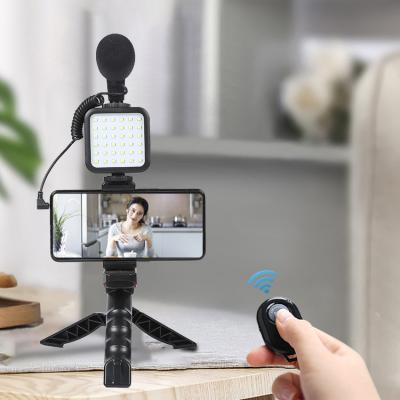 China PORTABLE Smartphone Video Microphone Kit with LED Light Phone Holder Tripod Vlog Kit for iPhone 7 8 X XS max 11 pro Samsung Huawei for sale