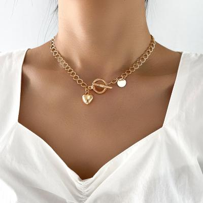 China Wholesale High Quality Women Heart Shaped Disc Necklace Jewelry Ot Buckle Lock Clavicle Chain Pendant Necklace for sale