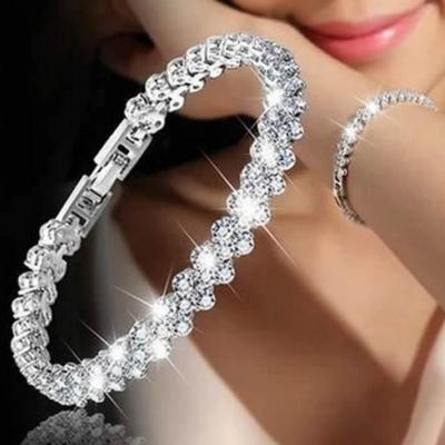 China Fashion Shining Charm Custom Made Diamond High Quality Women Jewelry Bangle Heart Bracelet for sale