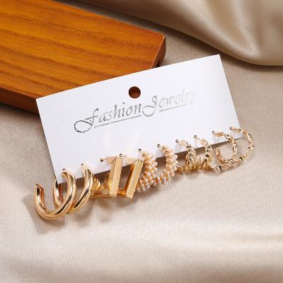 China Factory sale high quality hot creative c-shaped earrings women unique pearl gold plated earrings for sale