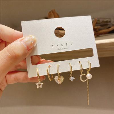 China High Quality Customized Women Fashion Star Moon Earrings Small Temperament Gold Dangle Earrings for sale