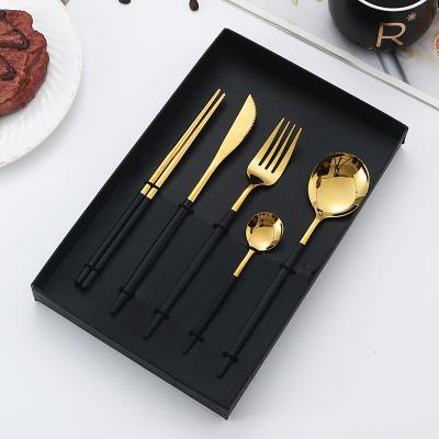 China Viable Portugal Tableware Gift Box Titanic Plated Paint Hotel Steak Spoon Fork Knife Chopsticks Creative Set for sale