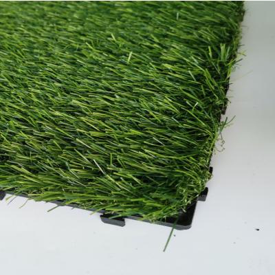 China 2021 New Style Easy Diy Mosaic Simulation Floating Floor Grass And Sports Removable Artificial Flooring for sale