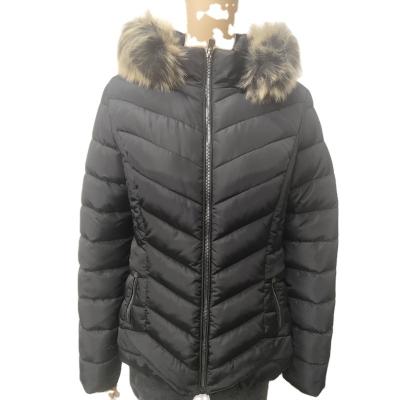 China Anti-wrinkle 100% nylon hot-selling jacket women diamond quilted warm hooded padded jacket for sale