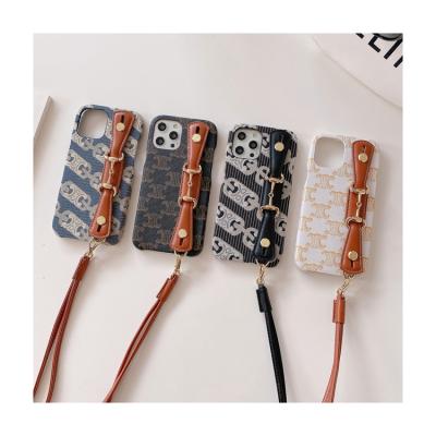 중국 Hot sale 3D cute pattern leather back cover protective cover hanging waist bag phone case 판매용