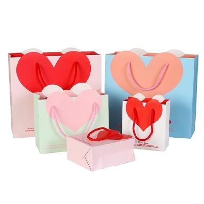 China New Year Recyclable Wholesale Exquisite Birthday Bag Paper Keepsake Wedding Gift Heart Shaped Paper Bag for sale