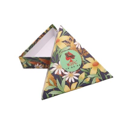 China Recycled Materials Custom Logo Sandwich Cheese Pizza Slice Box Baked Triangle Cake Paper Box Candy Packaging Paper Gift Box For Birthday for sale