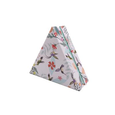 China Handmade Custom Small Rigid Triangle Lash Box Paper Hair Packing Box Cardboard Eyelash Box Manufacturers for sale