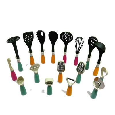 China 2021 viable hot sale 7pcs three-dimensional handle nylon kitchenware set kitchen nylon utensils for sale