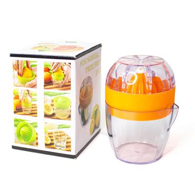 China Easy Viable Manual Plastic Fruit Tool Lemon Squeezer Orange Fruit Squeezer With Sieve And Container for sale