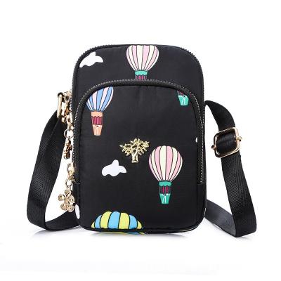 China Wholesale Fashion Cell Phone Nylon Cross - New Design Women Body Bags Waterproof Lightweight Shoulder Bags Cell Phone Purse for sale