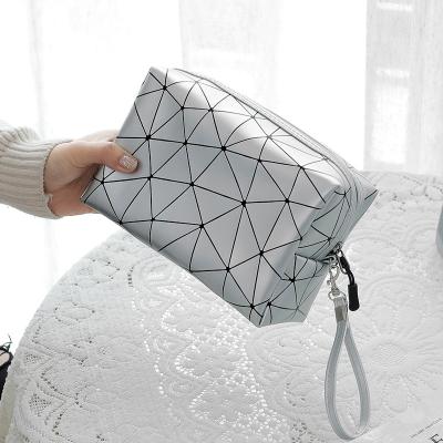 China Eco-friendly Fashion PU Zipper Makeup Bag Multicolor Leather Rhomboid Pattern Black Cosmetic Bag for sale