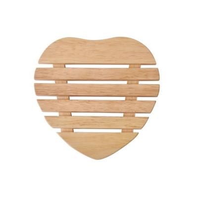 China From China Factory Hot Selling Solid Rubber Wood Natural Color Heart Shaped Pot Mat Directly for sale