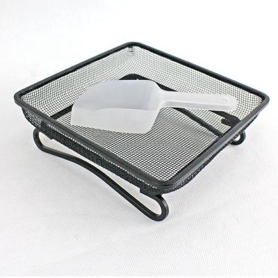 China 2021 Automatic New Outdoor Patio Garden Platform Ground Square Metal Mesh Seed Bird Feeder Tray for sale